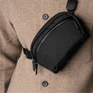 NWT Alpaka Men’s Black Flight Sling 1L Belt Bag Sling Bag Murse Travel Bag